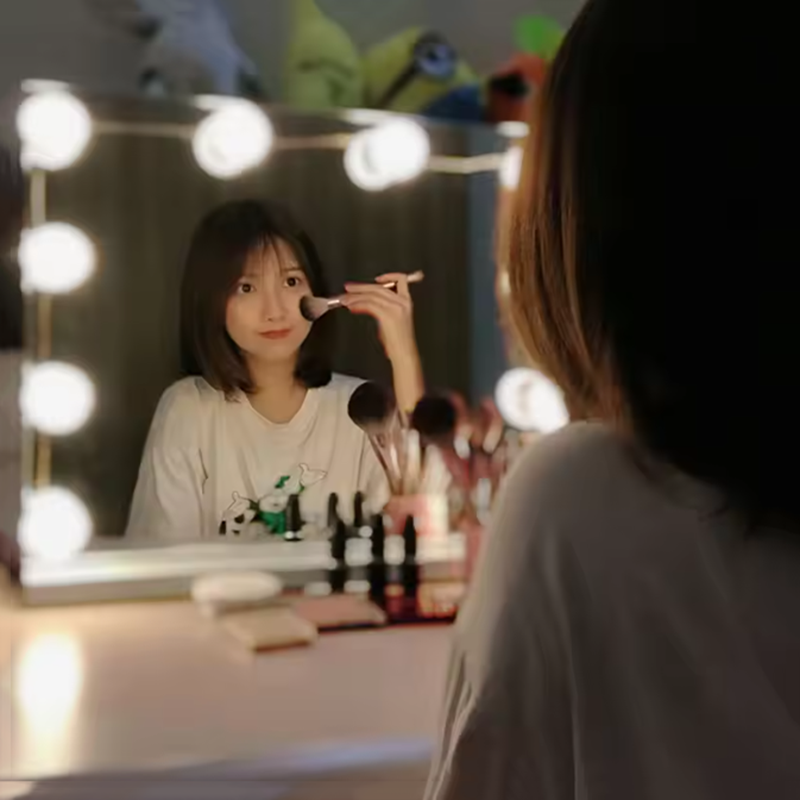 مصباح LED هوليوود USB لطاولة ا - مراجعة Dressing Table Vanity With Lighted Mirror وسعره